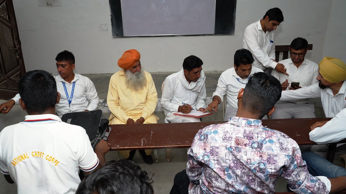 ssjboyscollege's tweet image. A Parent-Teacher Meeting (PTM) was organized at Shah Satnam Ji Boys&apos; College on April 6. During the event, parents discussed their children&apos;s academic progress and concerns with the teachers. Some parents also shared their feedback on the occasion.

#ssjbc #PTM