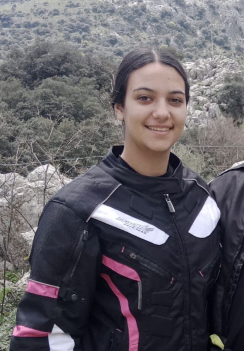 Se llama Ariadna tiene 14 años y ayer desapareció en La Línea de la Concepción.

Si alguien sabe algo que me diga por privado sus padres son muy amigos nuestros.

Compartir por favor .