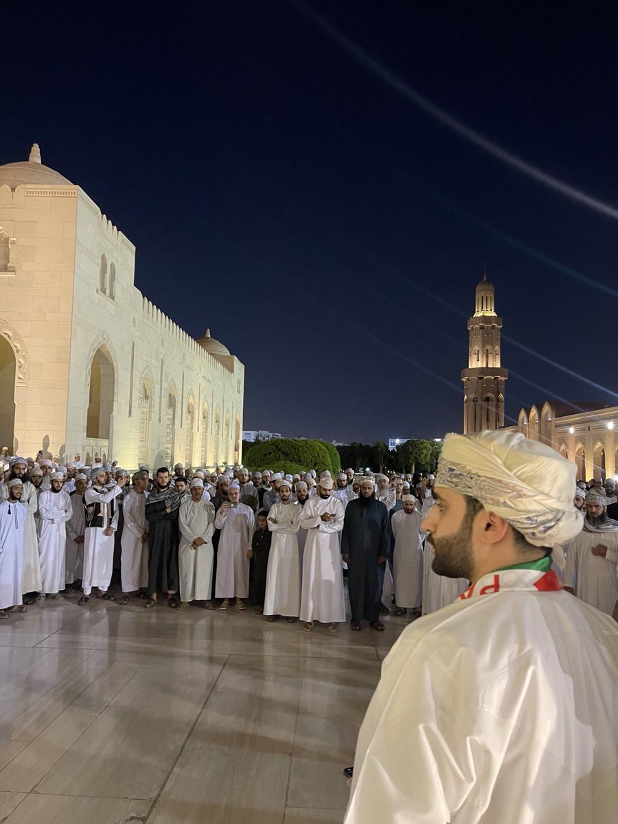 Rassd_Oman's tweet image. 🔴 استنكار واسع على احد المشاركين في سلطنة عمان خلال الوقفة الاحتجاجية المناهضة للإبادة الجماعية في غزة، بسبب محاولته الالتفاف على الهدف الأساسي للوقفة من خلال الإساءة إلى موقف السلطنة والانحراف عن الغرض الحقيقي للاحتجاج، على الرغم من وضوح موقف السلطنة الداعم للقضية الفلسطينية .