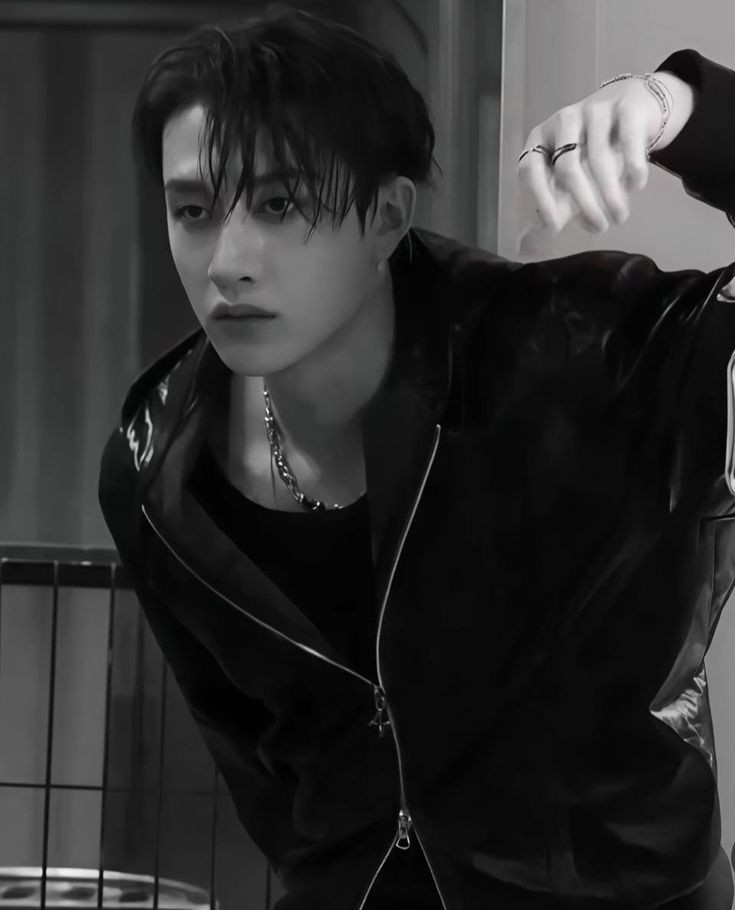 Я пытаюсь потихоньку вернуться в Тви...
Лента: а хочешь тонну стекла с Чаном и инфаркт до 40?
💔💔💔 
#BangChan