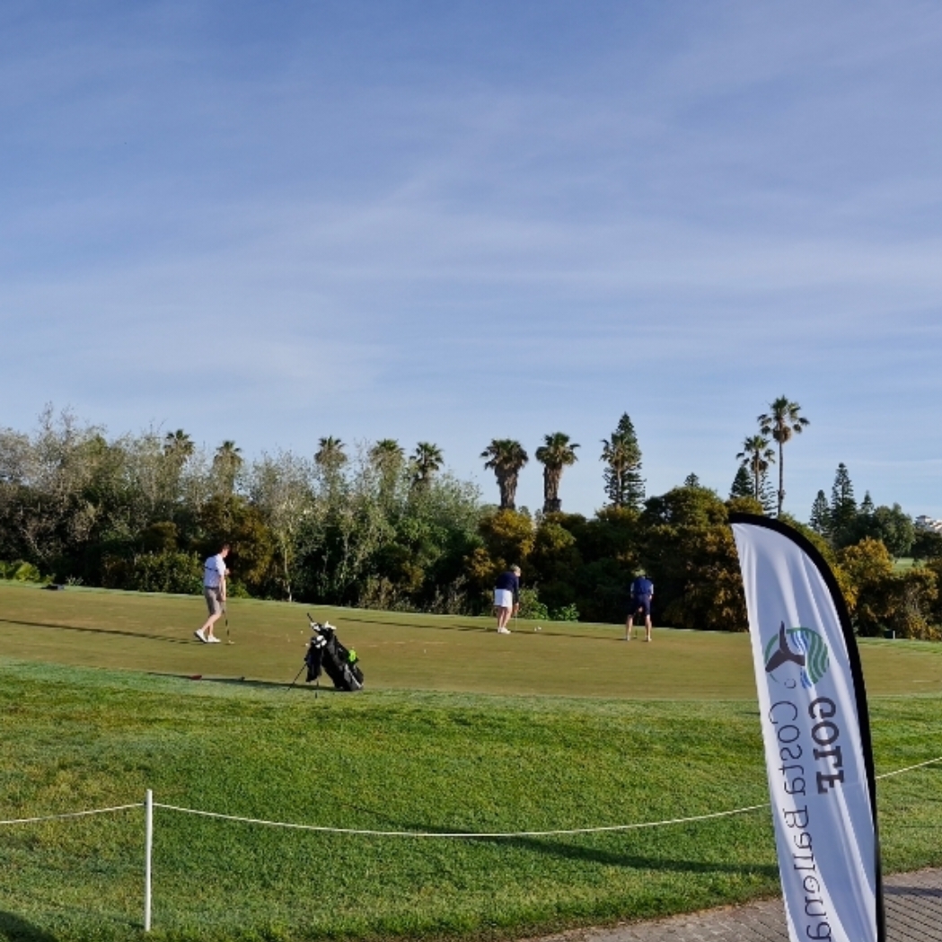 "✨ ¡Buenos días! La luz de esta mañana en el campo de golf es simplemente mágica. 🌞 Cada rincón brilla con una energía única. ¡Perfecto para disfrutar de una partida y conectar con la naturaleza! 🏌️‍♂️🌳 #Golf #Naturaleza #MañanaPerfecta⁹