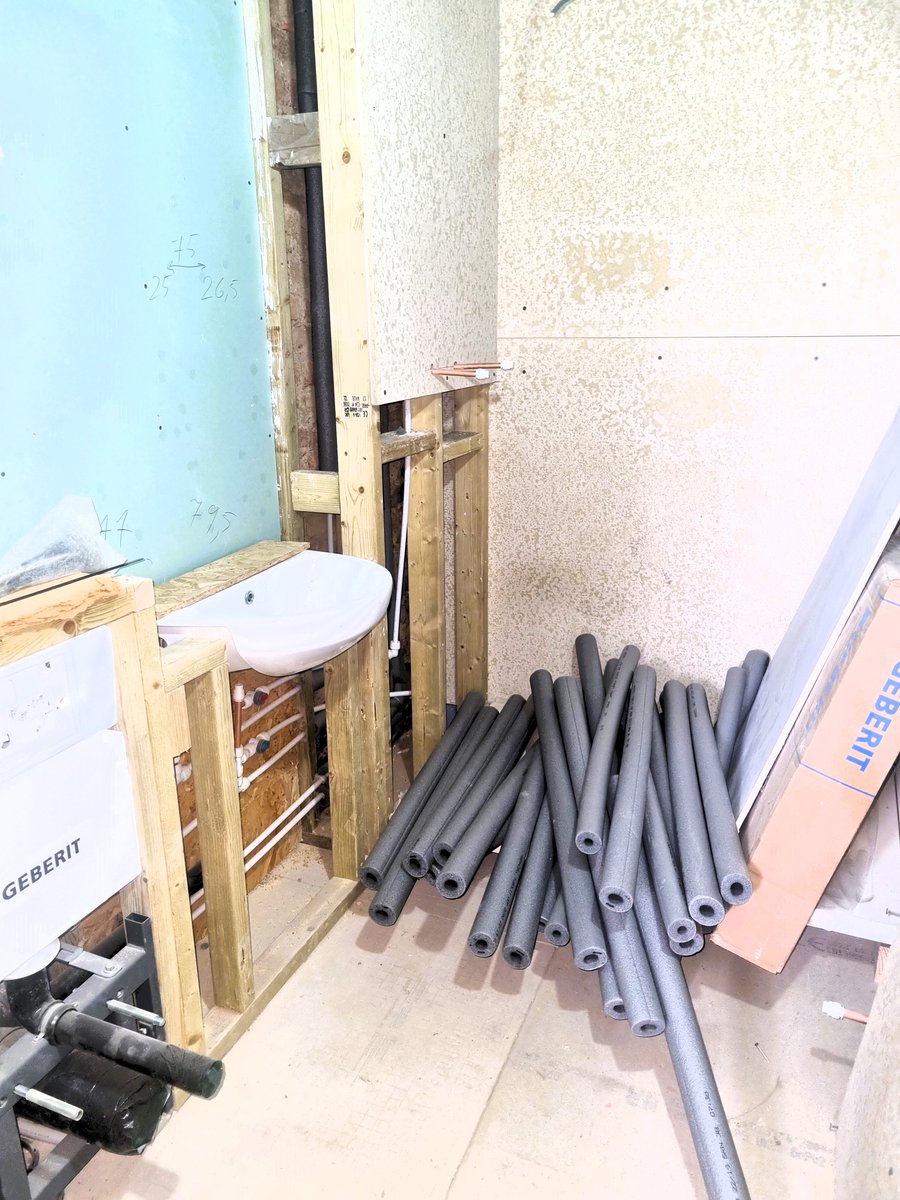 branches_wfc's tweet image. Some more behind the scenes pics of our new move on hous, from December! This is slightly out of sync chronologically with what we&apos;ve been sharing so far, but we love to see the detail and the raw reno work ha... instagram.com/p/DII2aOmuHl7/…
#moveonproject #branchehostel #hostellife