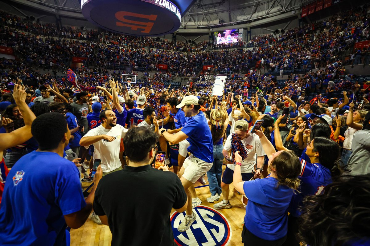 FloridaGators's tweet photo. FEELS LIKE '07 !!!! https://t.co/kUSQbJj9o3