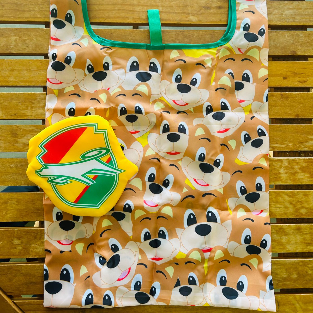 開けたらびっくり😲 ジェフのエンブレムを開いたらなんとこれでもかと