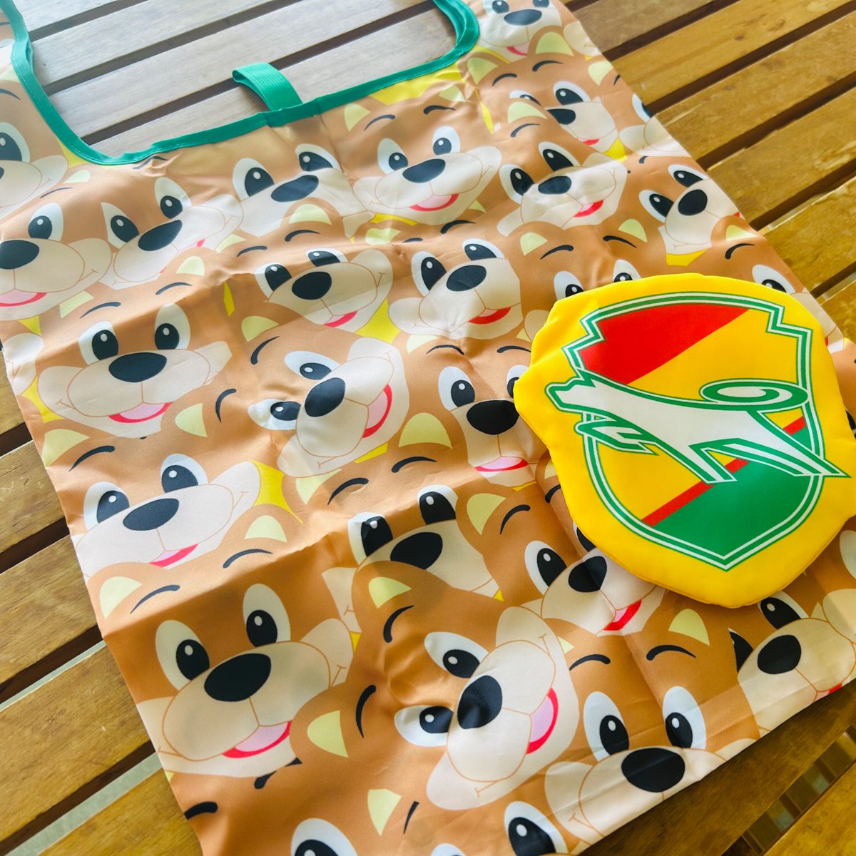 開けたらびっくり😲 ジェフのエンブレムを開いたらなんとこれでもかと