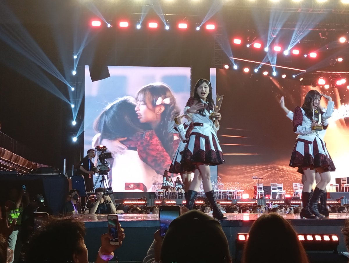 kollmeQ's tweet photo. Happy anniversary Gen 6, dan terima kasih @A_GitaJKT48 telah berjuang & bertahan sejauh ini.
Seven (7) years & Position number Seven (7), proud of you!
#SevenYearsOfLe6acy #GitaJkt48 #Gitroops https://t.co/0zrX0ZFF2T