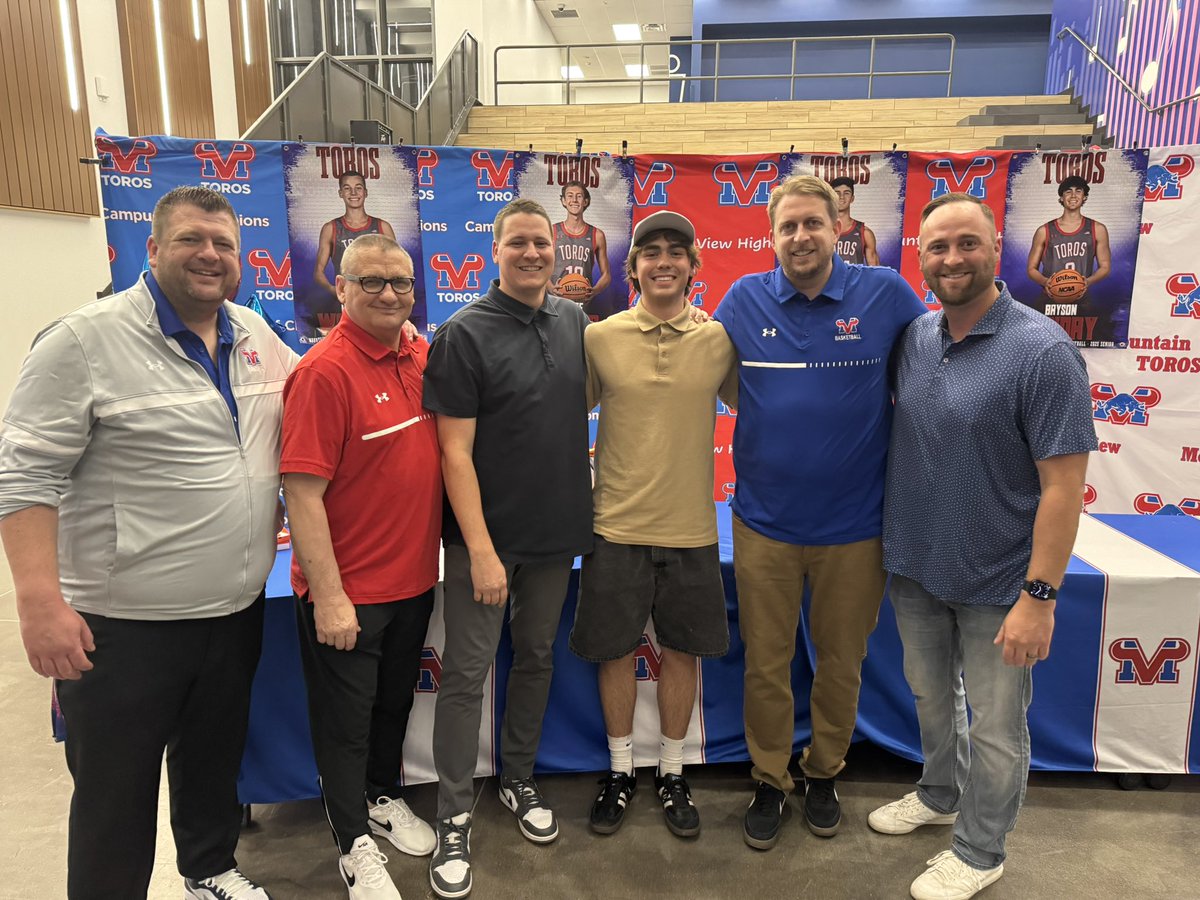 brysongundry1's tweet image. Celebrated our successful 2024-2025 Toro season tonight at Mountain View. So thankful for my coaches, parents, and teammates for helping me have a season never to be forgotten. Shared MVP honors with @Jacksonwoolley_ Excited for the future.
@mvtorobball
@MVTOROS_AD…