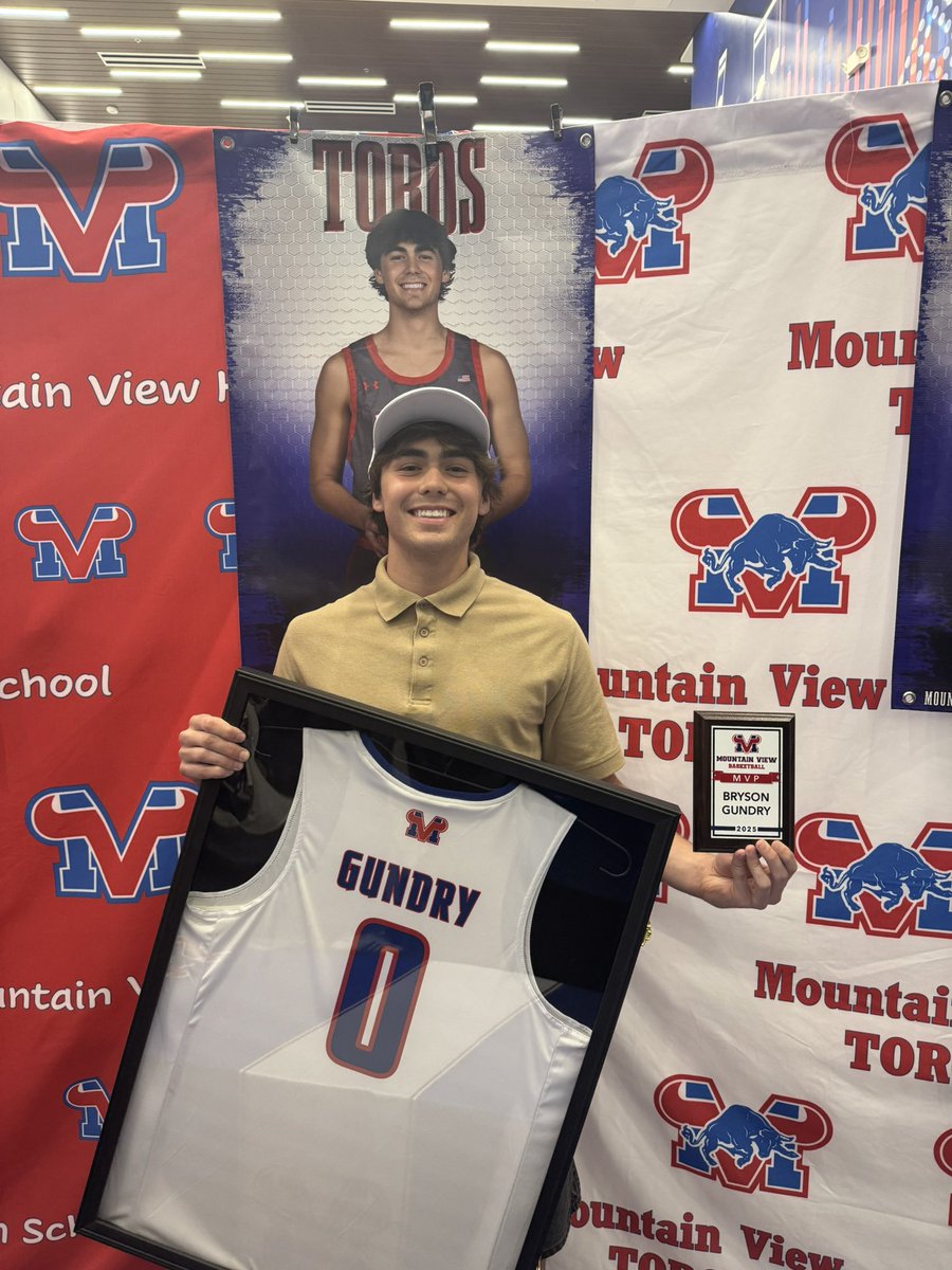 brysongundry1's tweet image. Celebrated our successful 2024-2025 Toro season tonight at Mountain View. So thankful for my coaches, parents, and teammates for helping me have a season never to be forgotten. Shared MVP honors with @Jacksonwoolley_ Excited for the future.
@mvtorobball
@MVTOROS_AD…