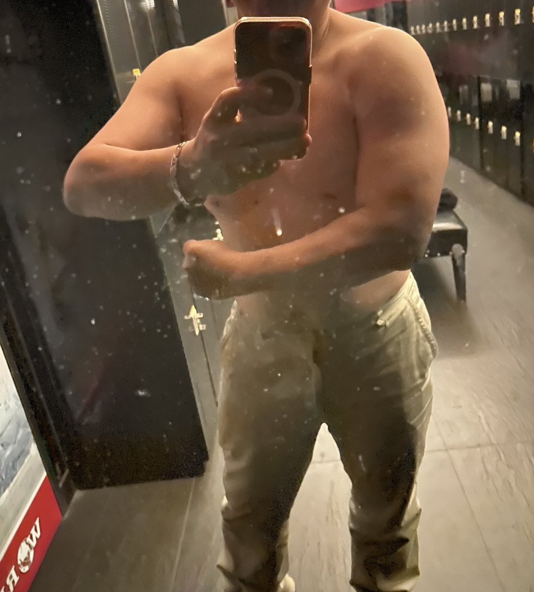 很用力擠才有一點點🤏
哈哈哈哈😂