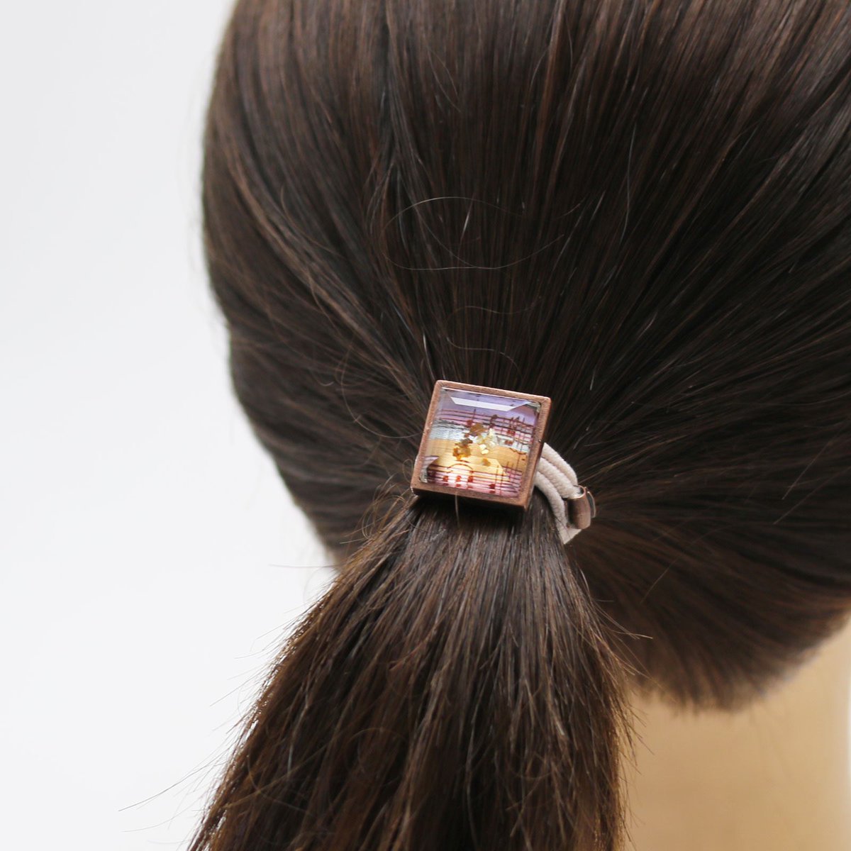 TAMARUSAN_en's tweet image. 🎵Hair tie with pink resin music-note design is back in stock! Perfect for music lovers. Only one available!
#HairTie #MusicNote #PinkAccessory #Restock #HandmadeJewelry