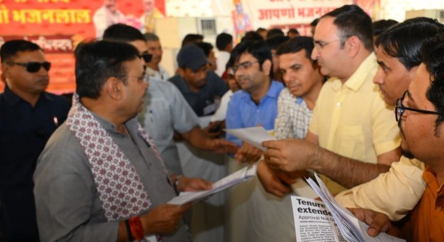 कल मुख्यमंत्री निवास पर माननीय मुख्यमंत्री श्री <a href="/BhajanlalBjp/">Bhajanlal Sharma</a> जी को <a href="/ReslaRajasthan/">RESLA™ (रेसला)</a> का ज्ञापन दिया, जिसको उन्होंने एग्जामिन करने का भरोसा दिया और माननीय मुख्यमंत्री महोदय की संवेदनशीलता से कल ही उक्त पत्र शिक्षा विभाग को प्रेषित कर विस्तृत जानकारी मांगी गई है।

<a href="/RajCMO/">CMO Rajasthan</a>