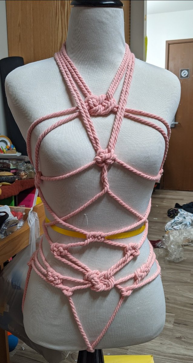 KnottyStrap's tweet photo. @satyrfoo It was pretty much just decorative. For example (ignore the mess I was living in a dorm) https://t.co/UXgdz1hUWW