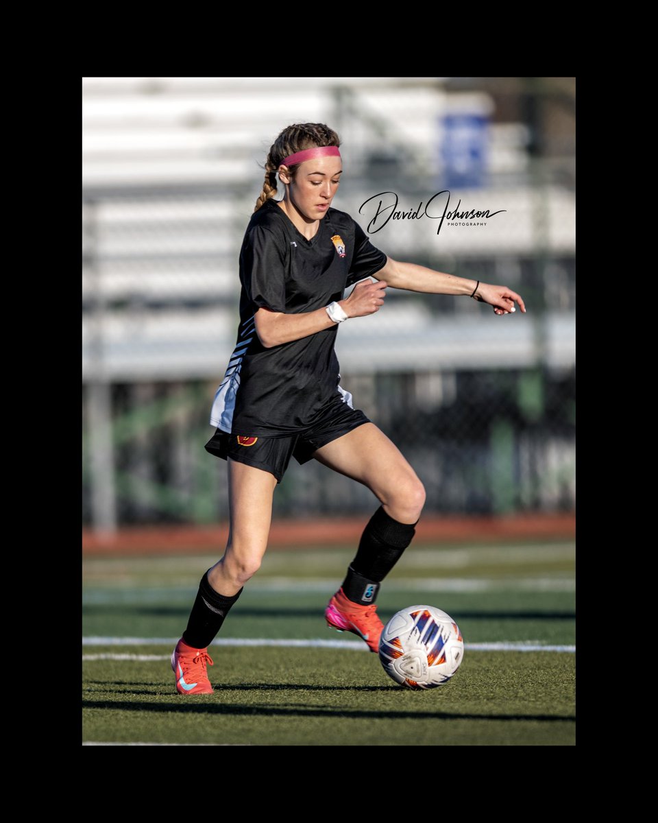 DavidJohnsonPh2's tweet photo. Rocky Mountain High girls soccer defeated Loveland High 3-0 in tonight’s matchup. 

#soccer #sports #photograghy #photographer @PSD_ATHLETICS @LoBo_Athletics https://t.co/S7SUZaB8Q9