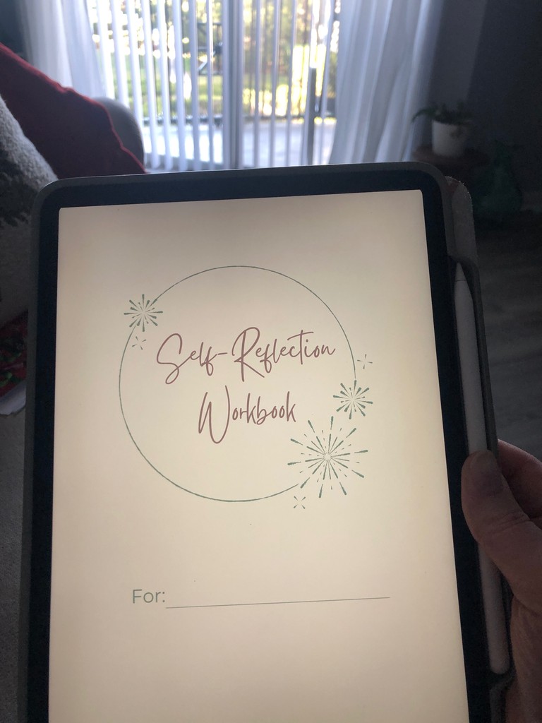 impossdreamers's tweet photo. Create peace for yourself with a gratitude journal or self reflection workbook. Here is the link for the self-reflection workbook: https://t.co/jW4rcT9W26  #positivity #selfreflection #selfreflectionworkbook #personalgrowth #personaldevelopment #alwaysalearner #lifegoals https://t.co/afgYKyoLvQ