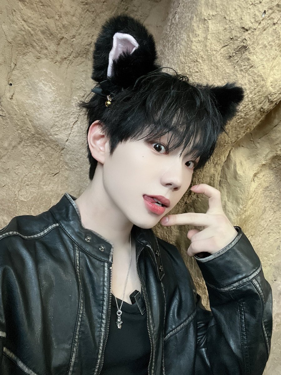 ELASTofficial's tweet photo. 냥😽

#ELAST #엘라스트 #エラスト
#WONJUN #원준 #ウォンジュン https://t.co/TCZIcC8QYo