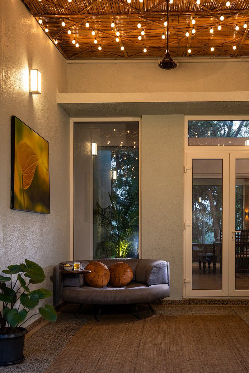 My wife manages an airbnb called “ShivOm Organic Farms” - pool villa with Surya river views, situated in Palghar - short drive from Mumbai. Do retweet if you like it. Link and more pics in comments. 😇