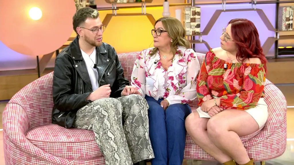 Nos quedamos sin palabras para hablar de los datazos que logró ayer #ElDiarioDeJorge7A en la tarde de Telecinco:

🛋️ MEJOR CUOTA HISTÓRICA con el 11.9% de share y 796.000 espectadores.
🛋️ LÍDER ABSOLUTO de su franja de emisión.

#QueVivaLaTele #Audiencias