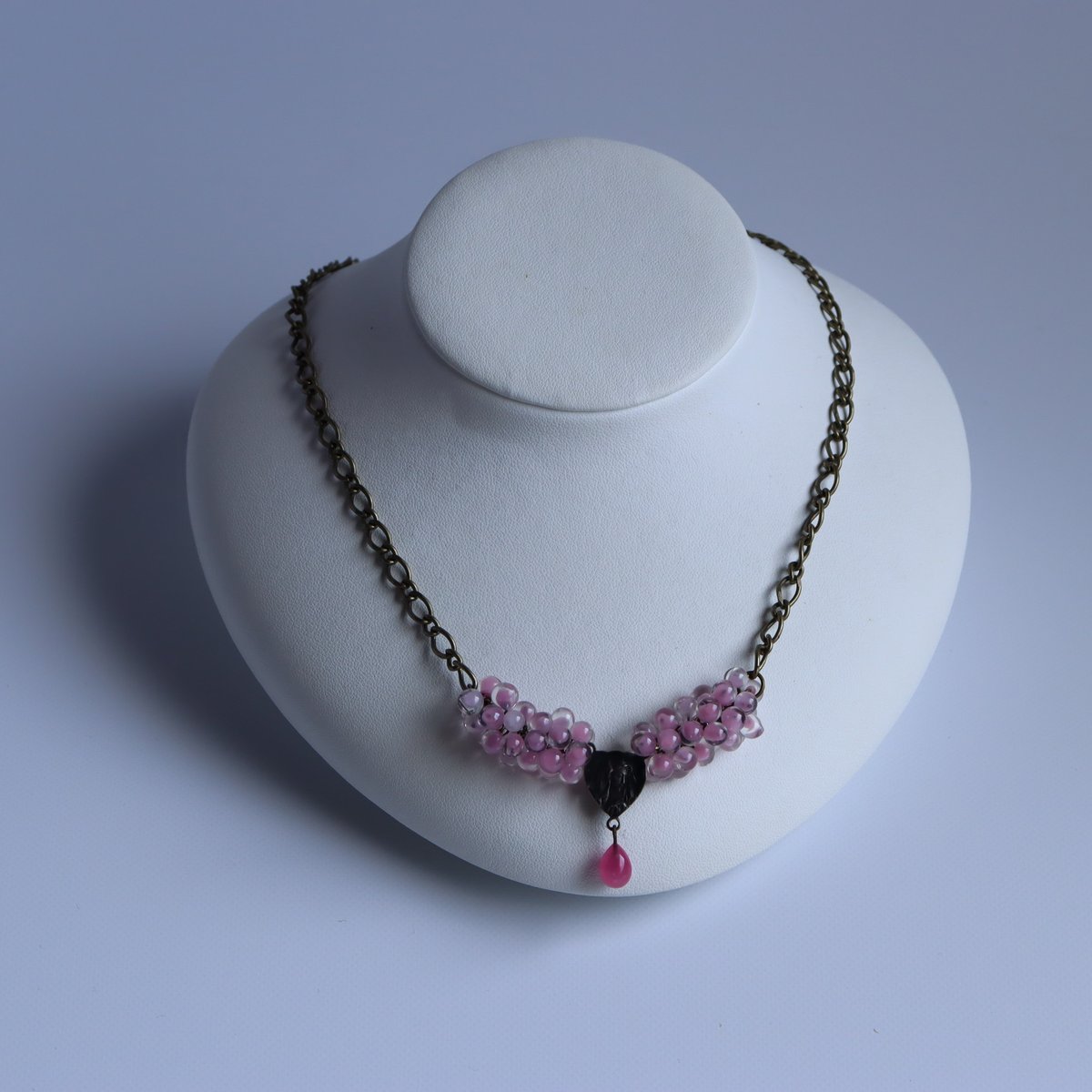 matataki07231's tweet image. 本日販売の作品

”柔（やわら）”

モチーフの中で優しく微笑むマリア様の雰囲気を
ビーズで表現したネックレスです

17時からBASEにて販売開始させて頂きます
（お店のリンクはプロフィールにございます）

皆様いつもご覧くださり
本当にありがとうございます

#ボタンのmatataki #vintagebutton