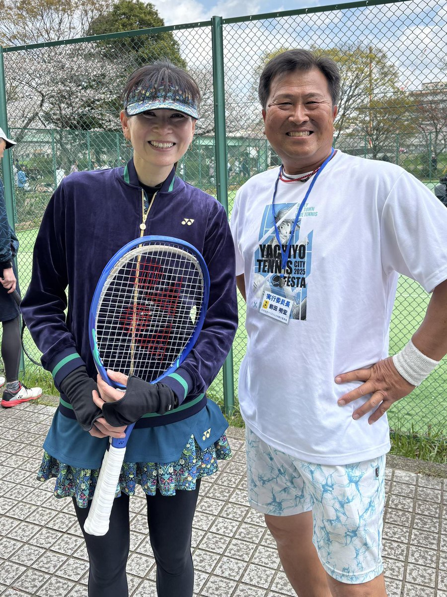 yachitenni's tweet photo. 🎾【宮本大勢プロ】
八千代市出身の若手プロを応援したいと思っていました
🎾【佐藤哲哉プロ】
会場での存在感は抜群で参加者の皆さんとゲームをしてくれました
🎾【新井麻葵プロ】
細い白いとなりのおじさんと同じ人種と思えない
🎾【神谷勝則プロ】
親子テニスの指揮をしていただきました https://t.co/VXmivc3ppP