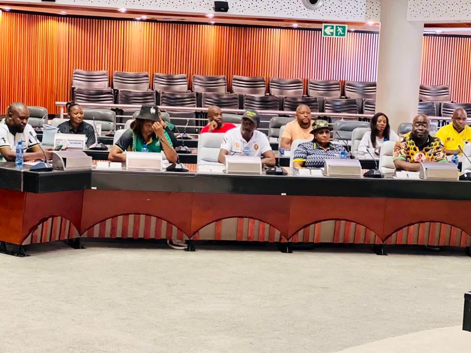 Mandla_Ndl's tweet image. We convened the Constituency Management Committee in Ehlanzeni District yesterday. Our focus is to strengthen branches and fostering unity across the province. This committee ensures that community programs are implemented to fast track service delivery.

#ANCRenewal
#ANCAtWork…