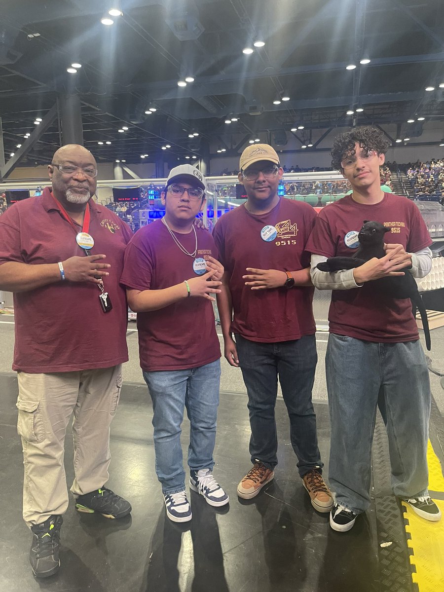 DrSciPhi's tweet image. My @CarverHS_AISD @AldineCTE @FIRSTinTexas kids worked really hard to finally see their robot get that huge ball in the barge! I’m so proud of them!