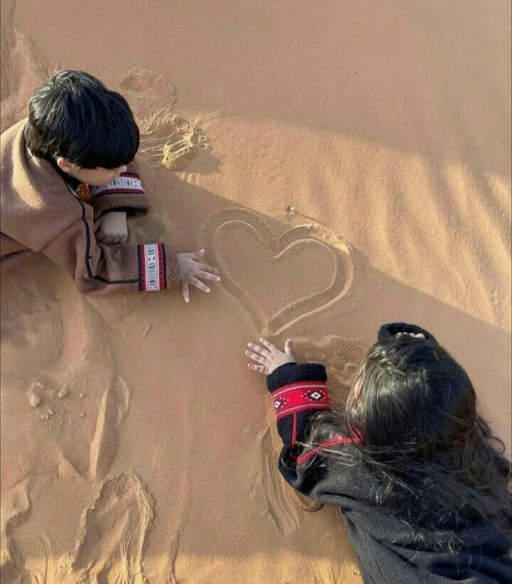 #فضفضه_مشاعر
"أنتِ نجم في سماء قلبي، لا يغيب أبداً."