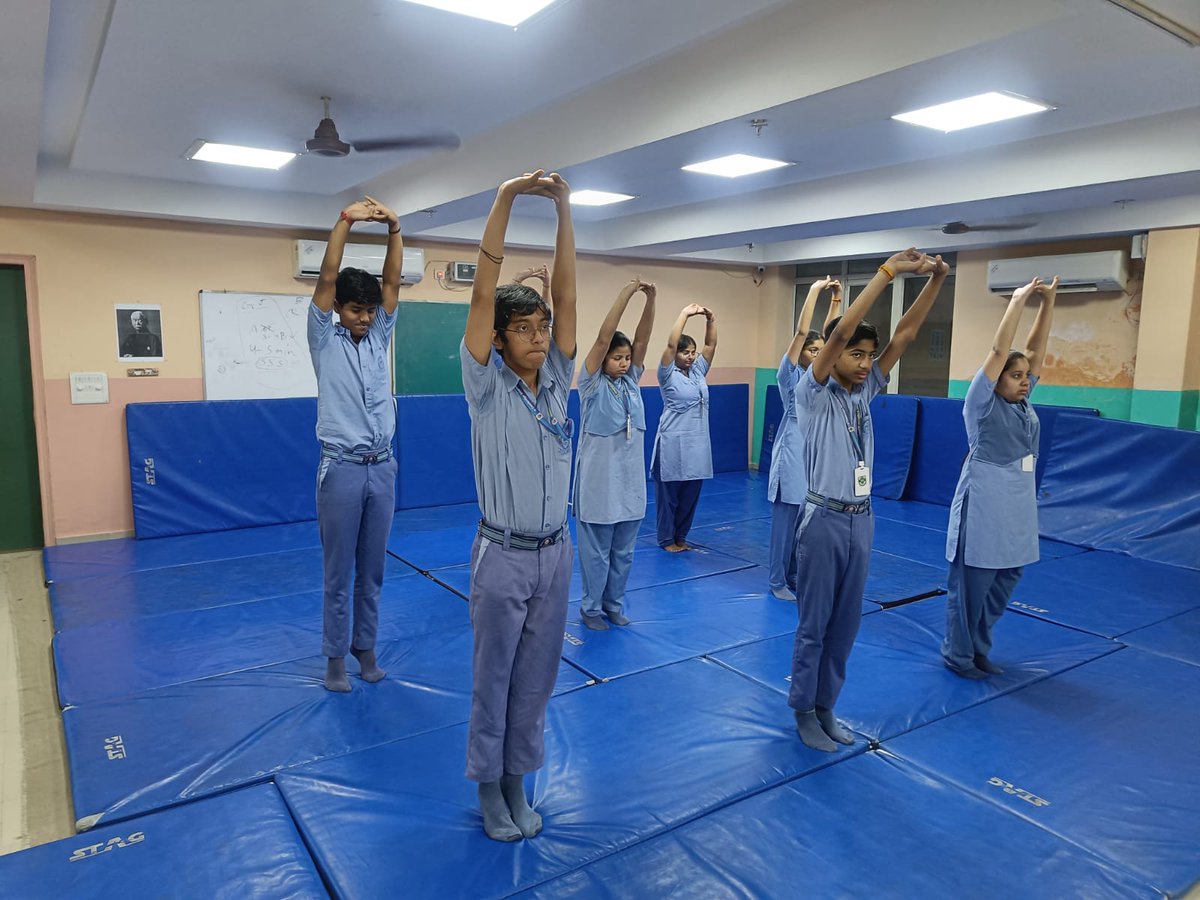 mapsavschool's tweet image. 🧘‍♀️ IDSDP celebration at school! Students practiced meditation, Tadasana, Vrikshasana, &amp;amp; Bhujangasana. Peaceful &amp;amp; energizing! 🌳💪 #IDSDP #SportForPeace #Yoga #Mindfulness #SchoolLife
#Maps