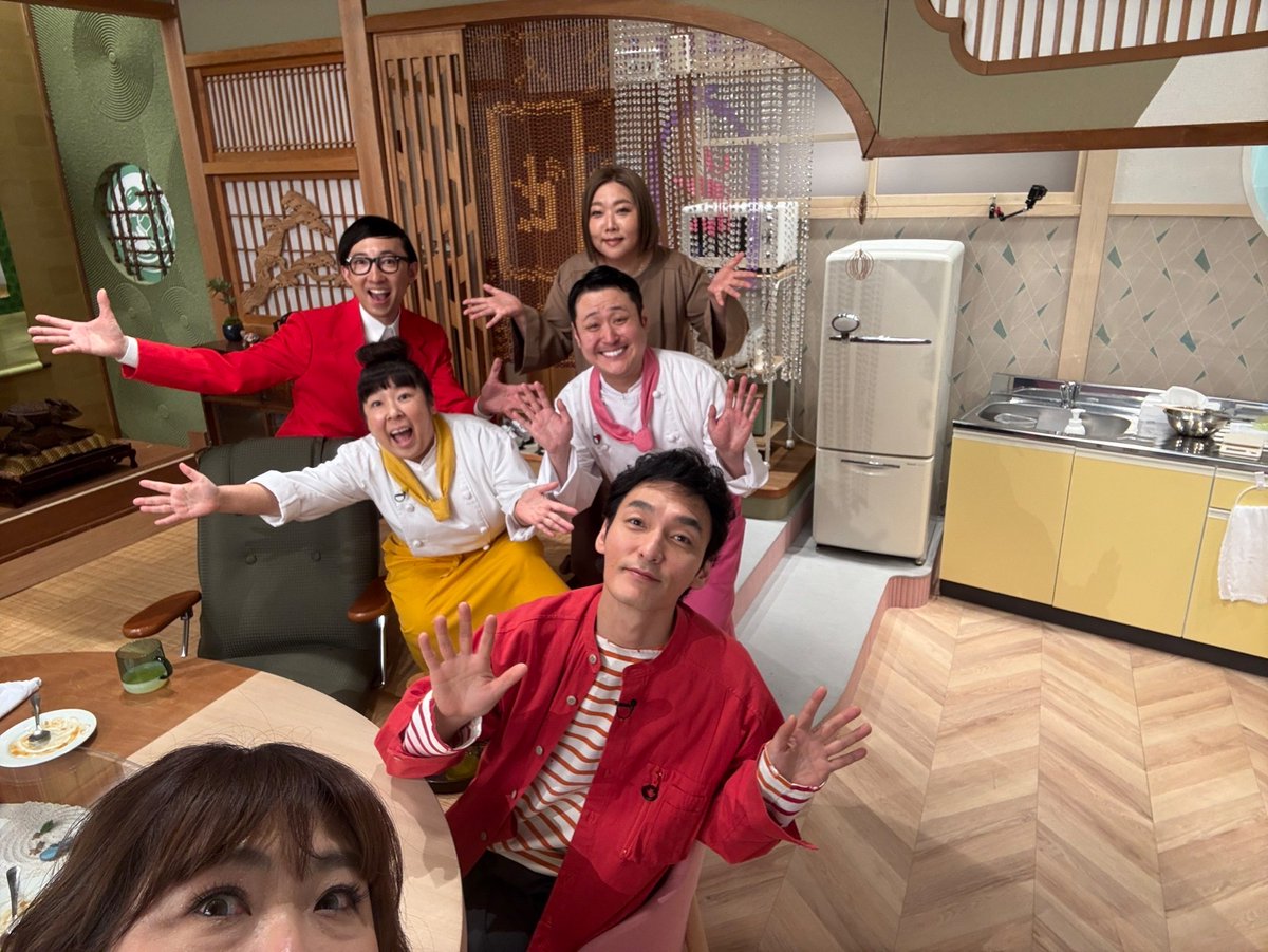 usakame_ytv's tweet image. ✌️ #うさかめ ジャンケン写真公開📸

予算1000円で極上オムライス作り🧑‍🍳
1000円-1GP🏆

✊じゃんけんに勝ったのは #海原ともこ ✨

前回王者うさかめ料理番長 #キングくん 
主婦の味方 #森三中 #村上知子 が白熱バトル🔥

🖥️4月13日（日）ひる0時35分〜

#草彅剛 #海原やすよともこ #こがけん