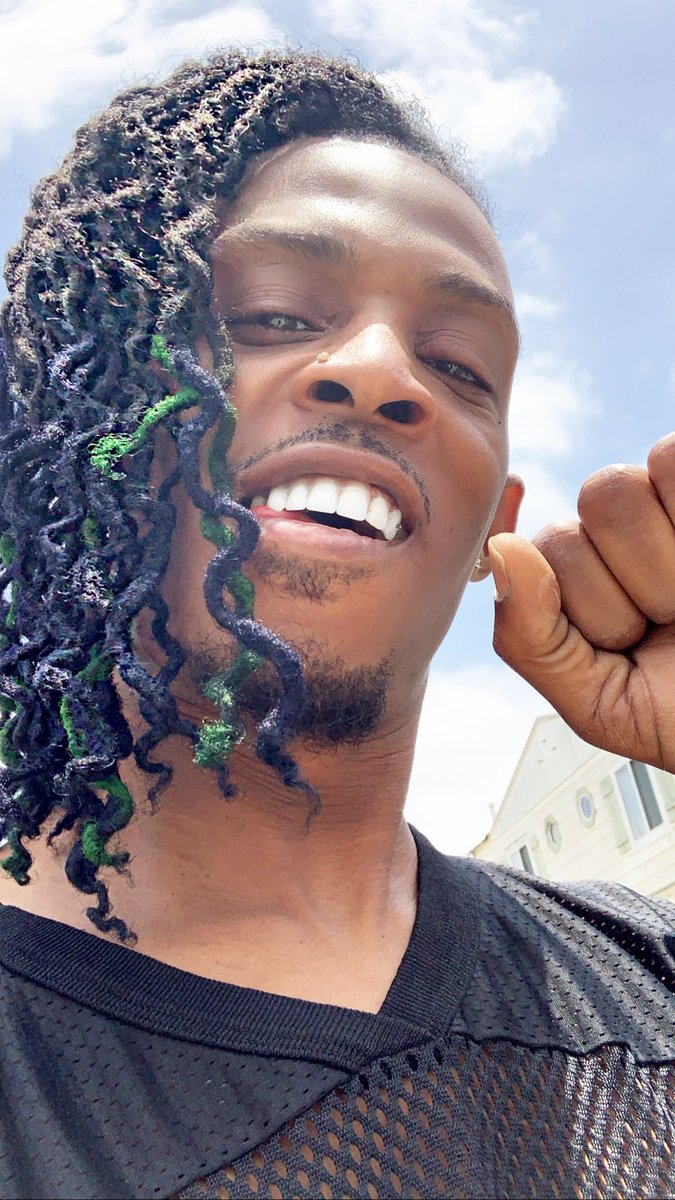 Hollywood Larry tweet media