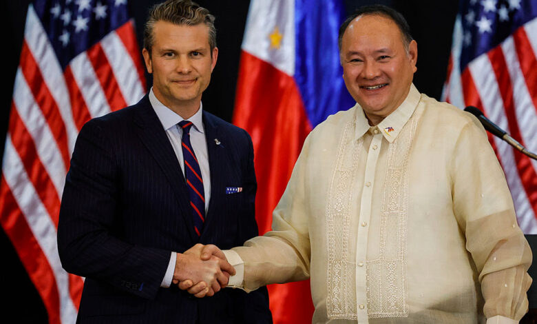 IPDefenseForum's tweet image. Bộ trưởng Quốc phòng Hoa Kỳ Pete Hegseth tái khẳng định cam kết an ninh với các Đồng minh và Đối tác khu vực Ấn Độ Dương-Thái Bình Dương. ipdefenseforum.com/vi/2025/04/bo-… #IPDF #SecDef #SecurityCommitment #IndoPacific
