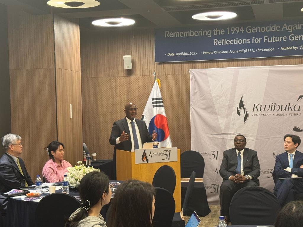 RwandainKorea's tweet photo. Honored to co-host with the Institute of African Studies at Yonsei University in Seoul, #Korea, an academic symposium that brought together scholars and students to reflect on the theme of #Kwibuka31: Remember, Unite, Renew.
🇷🇼 🇰🇷 https://t.co/2rYmwt5o0U