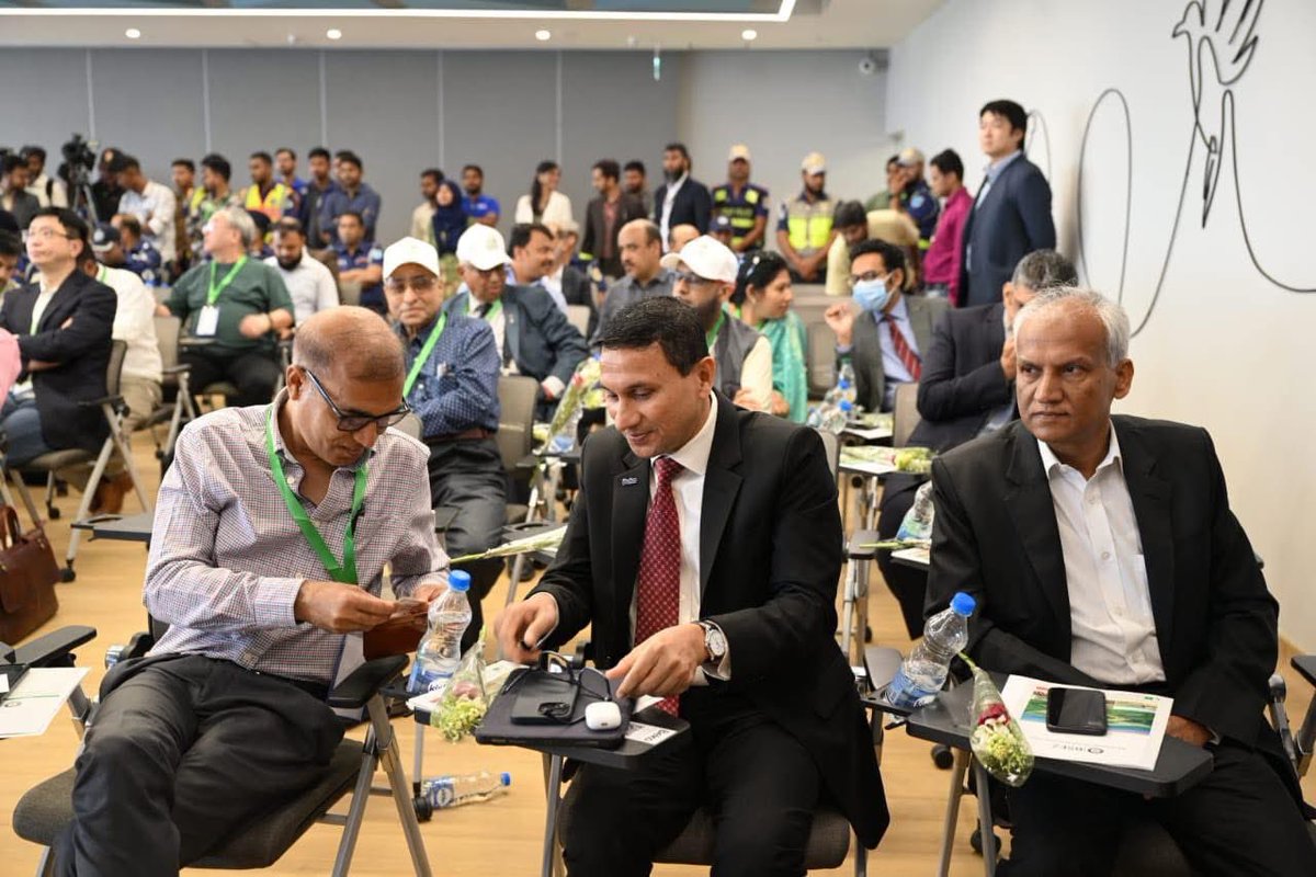 ChiefAdviserGoB's tweet photo. A group of investors visits Bangladesh Special Economic Zone in Araihazar, Narayanganj on the second day of the Bangladesh Investment Summit on Tuesday. https://t.co/hSULEvchYY