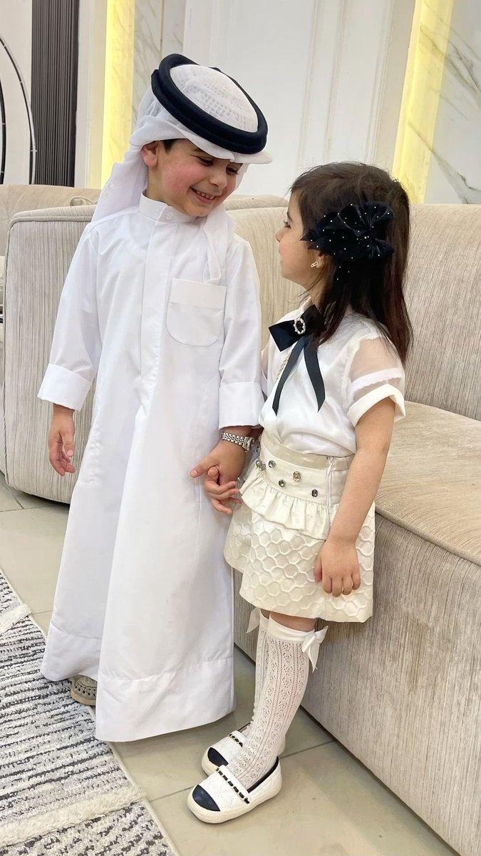 #فضفضه_مشاعر
فيك الوصوف من الخيال الى المحال 
                  ابعد من احلام البشر وظنونها