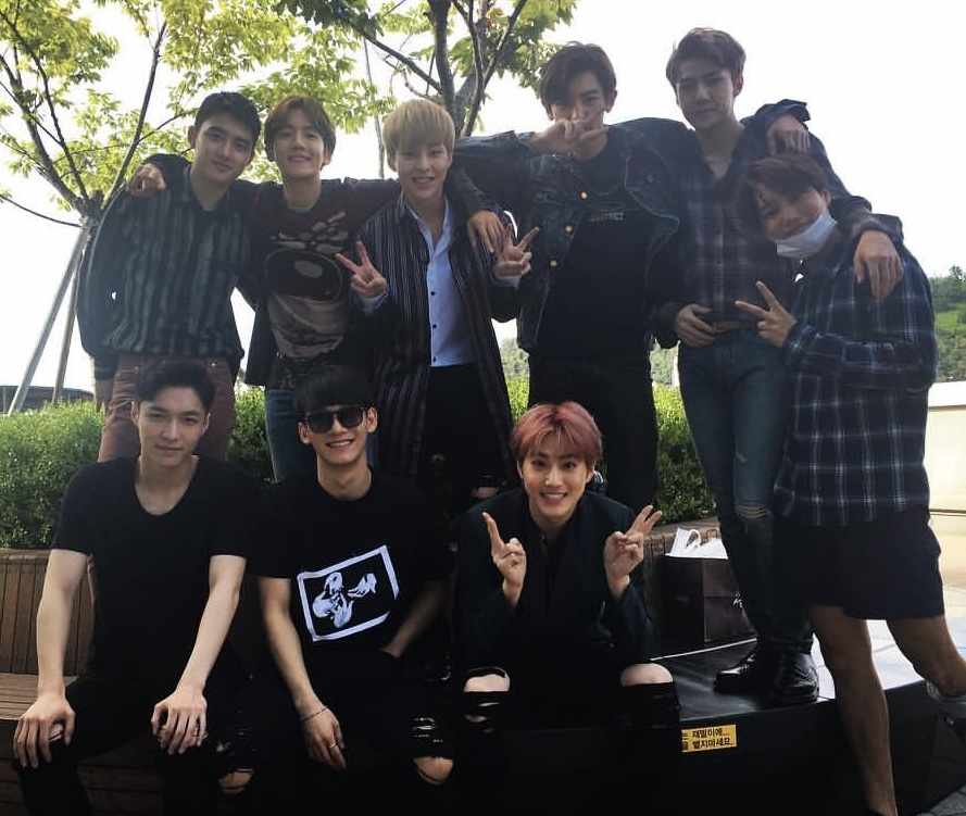 cb614shop's tweet photo. #EXO 13TH YEAR ANNIVERSARY GIVEAWAY ❤️💛

･ﾟ: * 13 PRIZES *:･ﾟ
✧ 1 Winner of Sealed Hello, World (Pineapple Ver.)
✧ 1 Winner of Sealed Black Out (Special Ver.)
✧ 1 Winner of Sealed Lonsdaleite TC
✧ 1 Winner of Sealed Lonsdaleite Dot TC
✧ 1 Winner of Sealed Beyond the Door TC
✧ 1 Winner of "A Song of Meissa" Photocard
✧ 1 Winner of Lonsdaleite Dot MD Reward Photocard
✧ 1 Winner of Bloom MD Reward Photocard
✧ 1 Winner of Baekhyun Fansite Photobook 
✧ 2 Winners of Unsealed Hello, World (Photobook Ver.)
✧ 2 Winners of Unsealed Black Out (Photobook Ver.)

mechanics:
✧ rt and like this twt
✧ follow @cb614shop 
✧ reply your anniversary message to EXO along with these hashtags -> #13YearsWithEXO #EXO13thAnniversary #WeAreOneandThirteen
✧ winners will shoulder PF and LSF
✧ for PH only!

ends: today @ 11PM

#cb614giveaways 
#13YearsWithEXO 
#EXO13thAnniversary 
#WeAreOneandThirteen 
@weareoneEXO