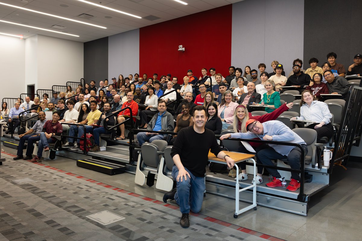 This is @CS50 at @UNLV, with the Harvard Club of Nevada, UNLV students, and local CS50x students, for a lecture on #AI. 

#education #community
