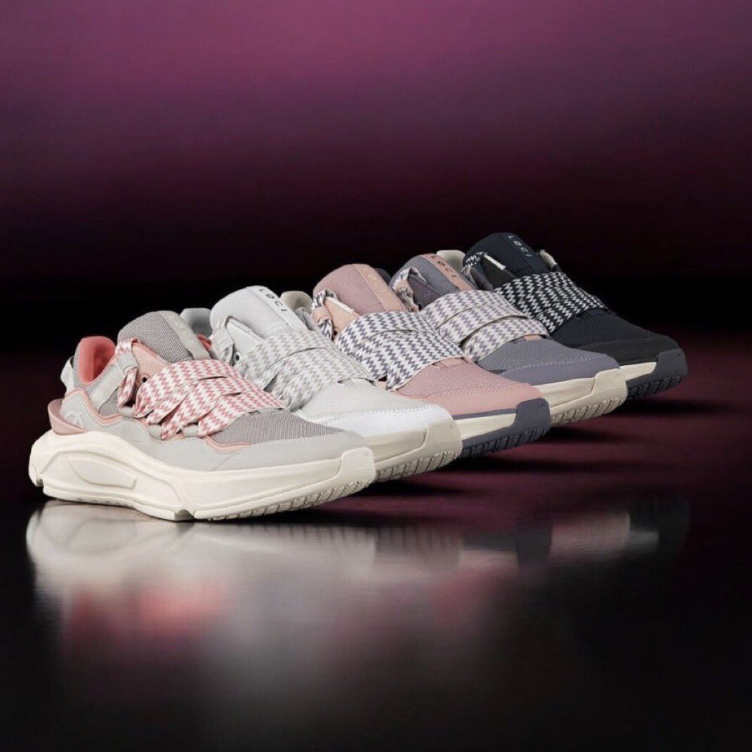TrunnyTB's tweet photo. I am looking forward the cop one a these love them, I have “The Barbz” from the first collection. I actually love that @NICKIMINAJ and her team too the time to make these. They look super comfy. 

#locixnicki #Dope #Døpamine #Løci https://t.co/FBl3o0tD3t
