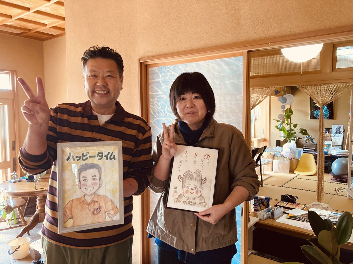 開所311日目。似顔絵交換日。
#結婚相談所 ハッピータイムの会長とうちの絵師が似顔絵交換。
二人とも特徴を捉えていて凄いですねぇ😁
とんでもなく明るく元気な会長が、うちのサビ管にちょっと声のボリュームを落としてと懇願されていたのは内緒ですｗ
#就労継続支援 #似顔絵 #ハッピータイム