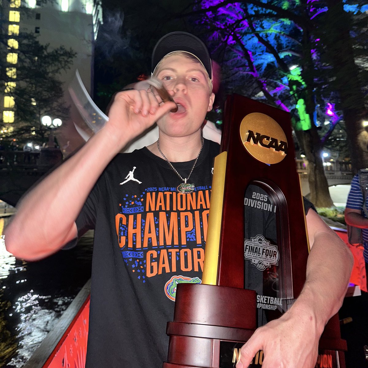 team &amp; trophy on the river 🏆