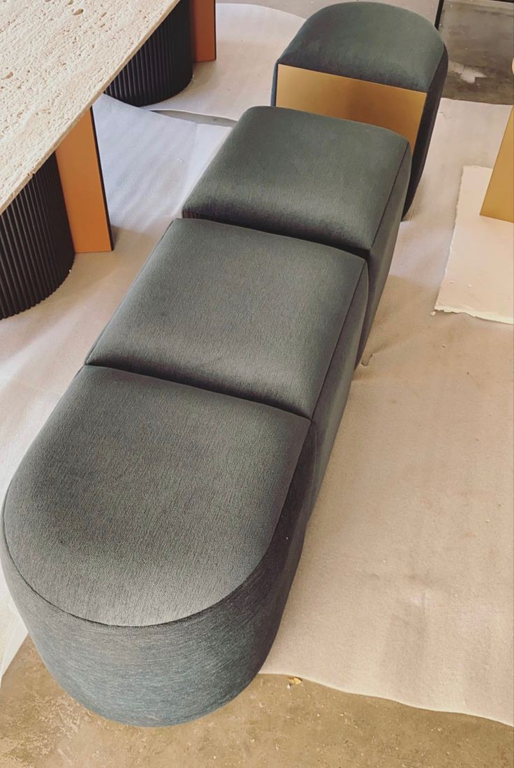 ayomidavy's tweet image. When your bench pulls up looking smoother than your weekend plans.
Sleek, comfy, and built to stay fine.

Would you sit or just stare?

📍 From the DayV Designs lab
#FurnitureWithFlavor #BenchGoals #ModernVibes #DayVDesigns #InteriorGlowUp