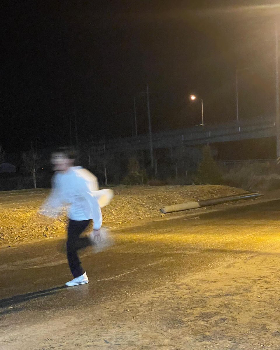 omownm2's tweet image. 류선재를 만난지 벌써 일년이라니
첫방 1주년 챙겨주는 변우석 사랑해...