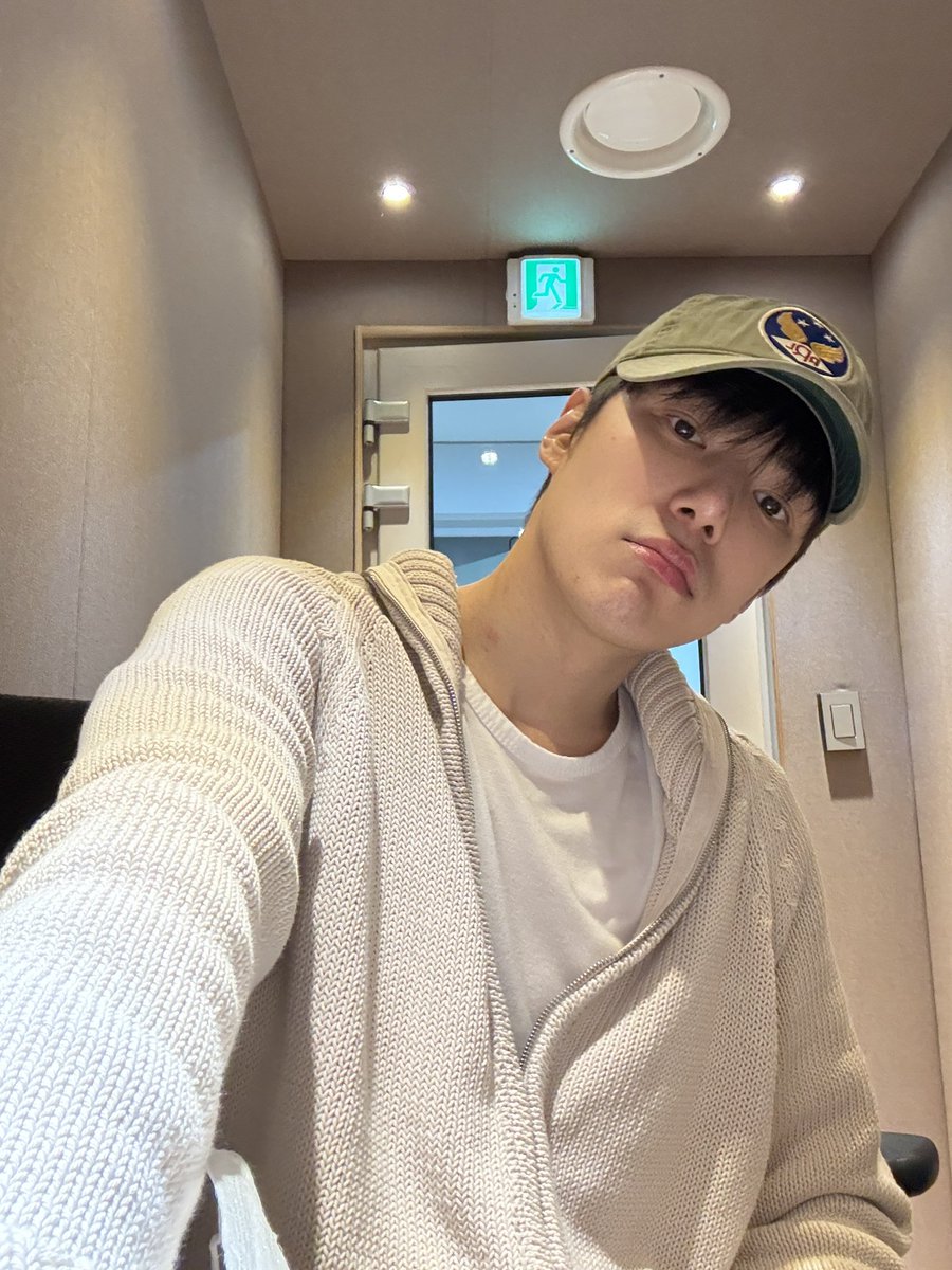 012mbb's tweet photo. 아 진심 졸라귀엽다... https://t.co/zakStud4jw