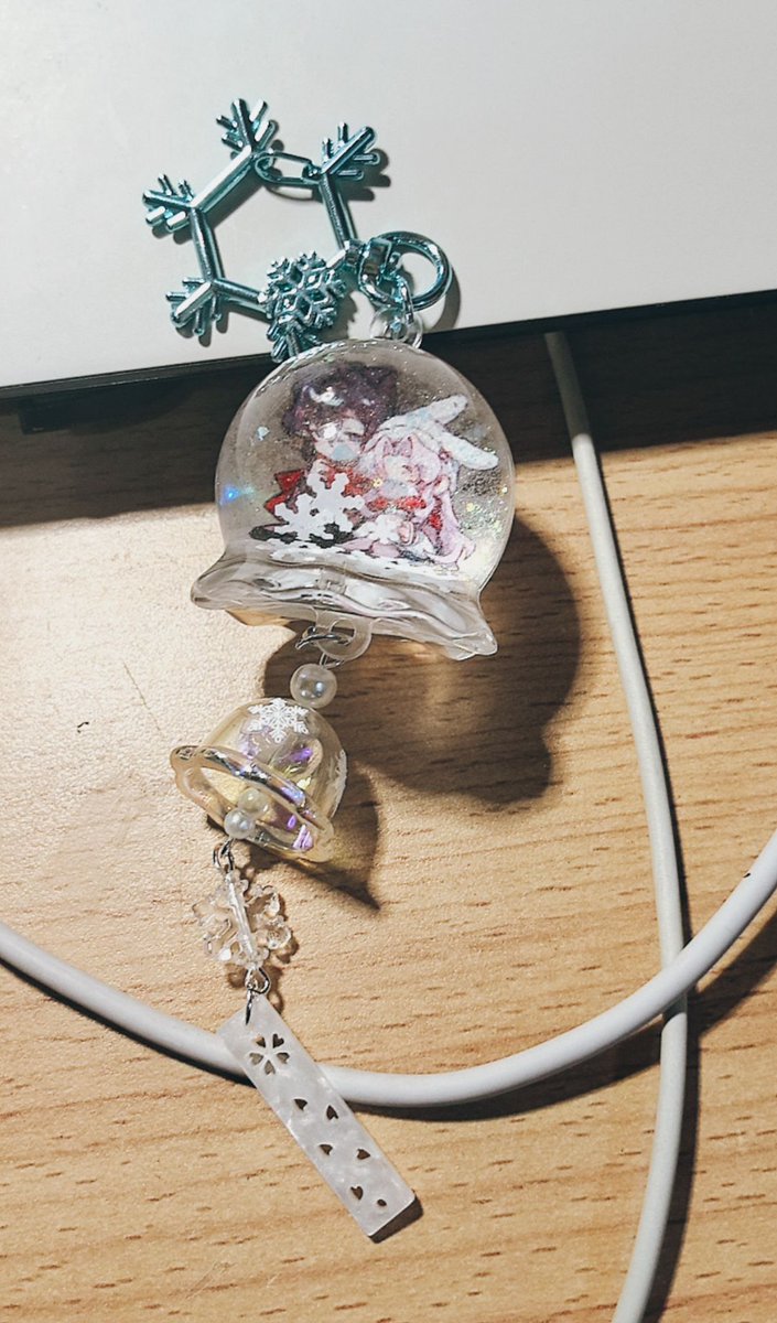 JogleTheDove's tweet photo. #宇津初
做过的一些❄️✨属性制品！除p1外其余柄图均来自约稿 https://t.co/A1T9bvEE0v