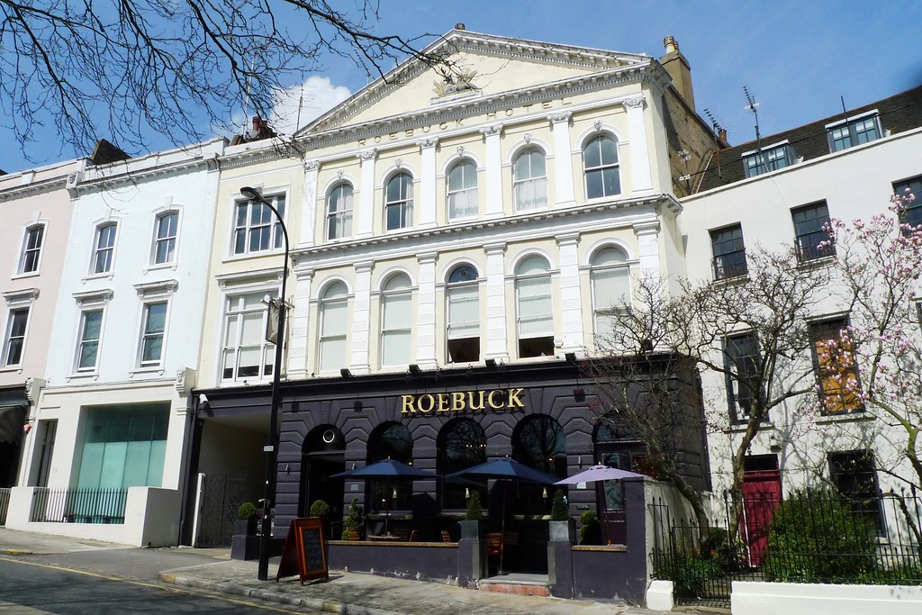 GBbooze's tweet image. Roebuck, Pond Street, #Hampstead NW3 🍻
Cosy pub, opposite The Royal Free Hospital, acquired by Young's in 2008,  dating from 1860 as the Roebuck Hotel - which is still evident from the upper fascia.