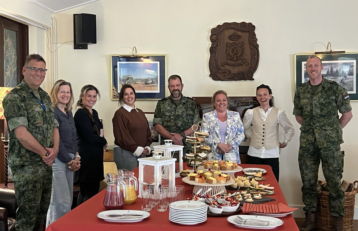Gisteren tijdens een werkbezoek aan het <a href="/korpsmariniers/">Korps Mariniers</a> in Doorn geluncht met een deel van thuisfront. Goed om te horen wat er thuis speelt en hoe de <a href="/kon_marine/">Koninklijke Marine</a> het thuisfront kan ondersteunen tijdens hun missie thuis als de collega’s op inzet/oefening zijn. #thuisfront