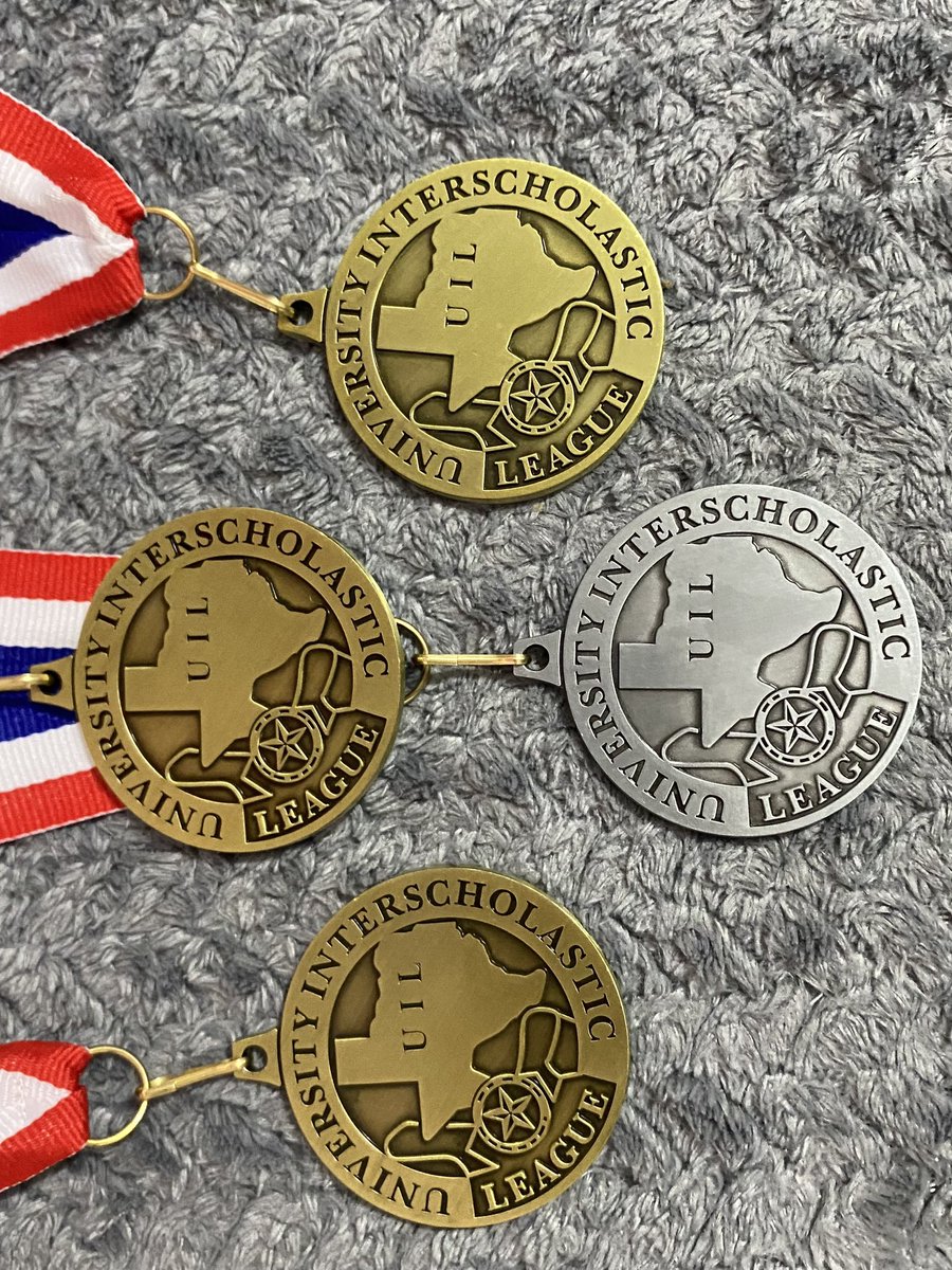 vialvar04's tweet photo. My last District Meet❤️
🥇100m
🥇4x1
🥇4x4
🥈Pole Vaulting 
Moving onto Area for all of my events!!🥳❤️ https://t.co/wHnVY55iCw