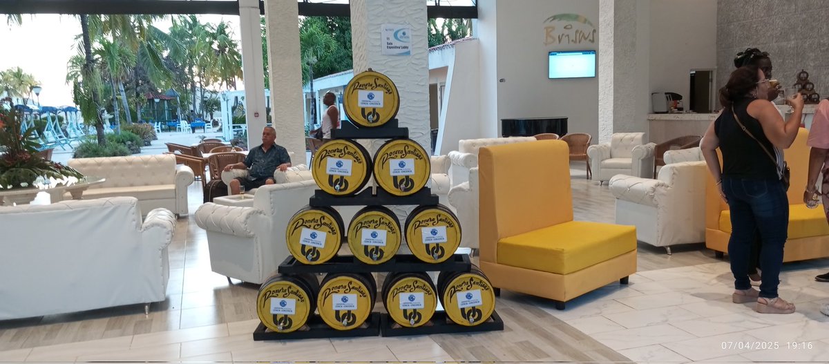 AilynRu80819364's tweet photo. La Ronera Santiago de Cuba se enorgullece de participar como **Patrocinadora de Oro** en la IV Convención de Ciencia y Conciencia, organizada por la Universidad de Oriente.
#UnidosXCubaRon #RoneraSantiagoDeCuba #UniversidadDeOriente #CienciaYConciencia #PatrocinadorDeOro https://t.co/py8i9lHm1J