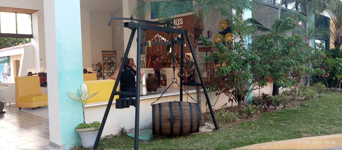 AilynRu80819364's tweet photo. La Ronera Santiago de Cuba se enorgullece de participar como **Patrocinadora de Oro** en la IV Convención de Ciencia y Conciencia, organizada por la Universidad de Oriente.
#UnidosXCubaRon #RoneraSantiagoDeCuba #UniversidadDeOriente #CienciaYConciencia #PatrocinadorDeOro https://t.co/py8i9lHm1J
