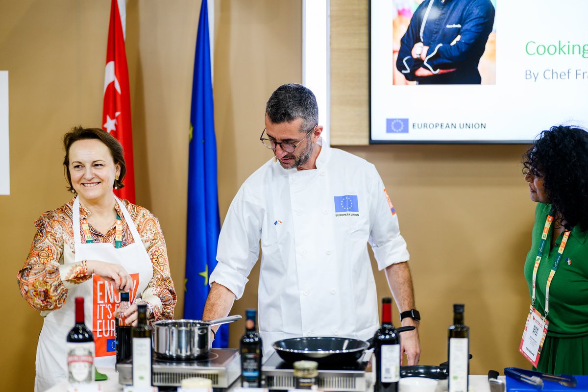 Ambassador <a href="/IwonaPiorkoEU/">Iwona Piórko</a> opens the EU Pavilion at Asia’s leading F&amp;B event Food &amp; Hotel Asia (Food &amp; Beverage) with strong #TeamEurope support &amp; presence. 

Join us this week to experience high-quality #EUAgriFood products from all 27 European Union Member States &amp; discover what