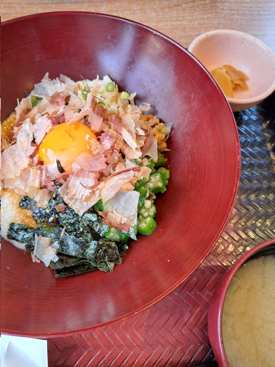 大戸屋ばくだん丼を食べました😄
納豆、オクラ、めかぶ、とろろのネバネバオールスターズ+五穀米でヘルシー✨
美味しかったです😋