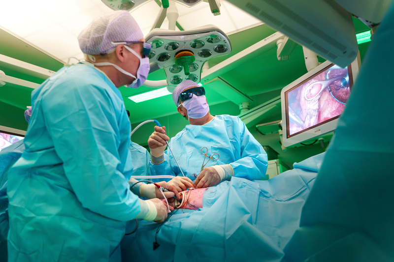 Patiënten met kanker die naar de longen is uitgezaaid, kunnen sinds deze week in het HagaZiekenhuis geopereerd worden met de Limax laser. Een nieuwe techniek die veel preciezer en patiëntvriendelijker is. 
hagaziekenhuis.nl/nieuws-agenda/…